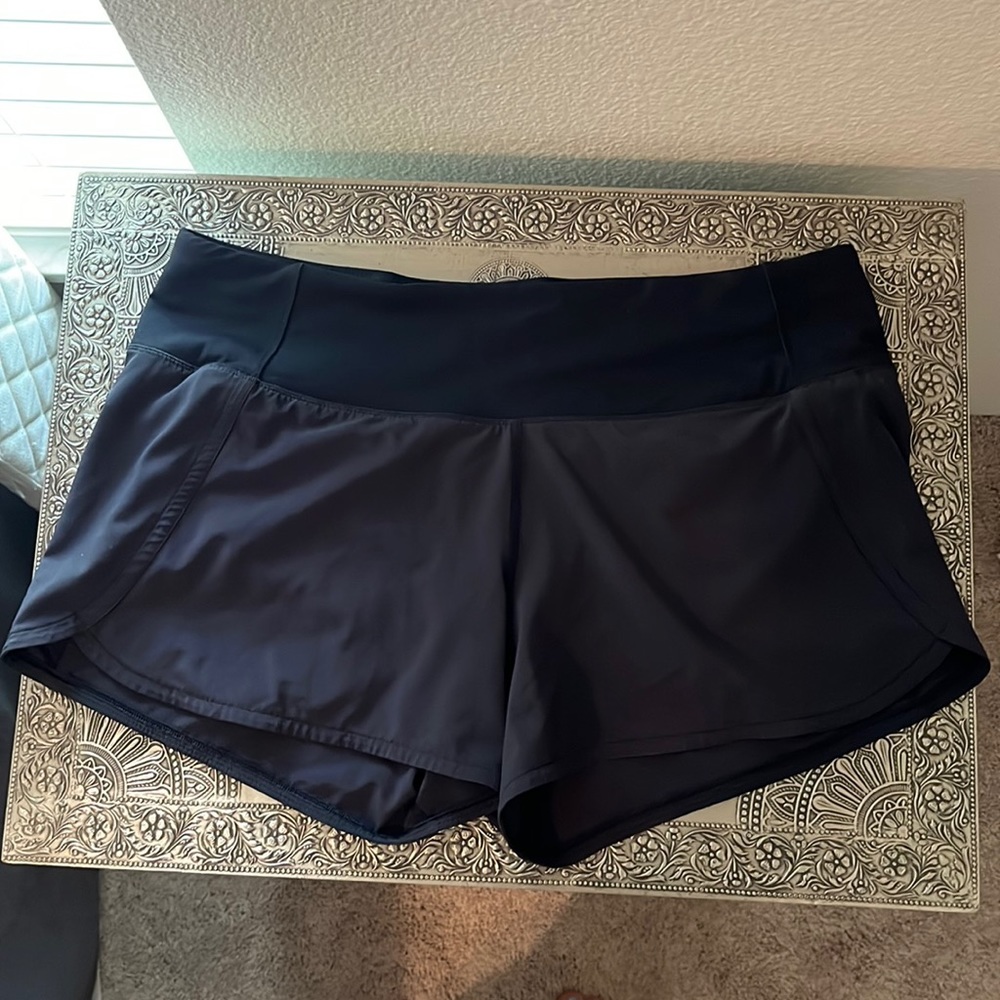 Lululemon speed up mid-rise black shorts